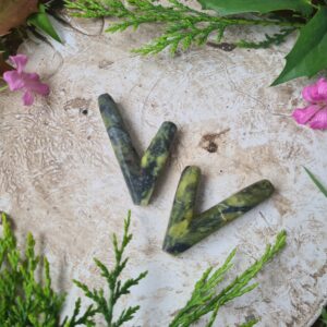 Light green Serpentine Stone Kuripe