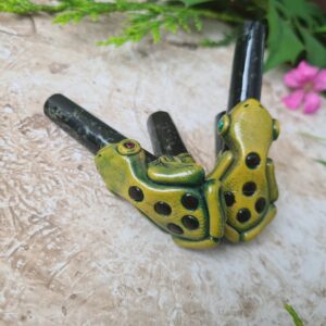 Serpentine stone carved
kuripe Frog animal totem shamanic ceremonial tool