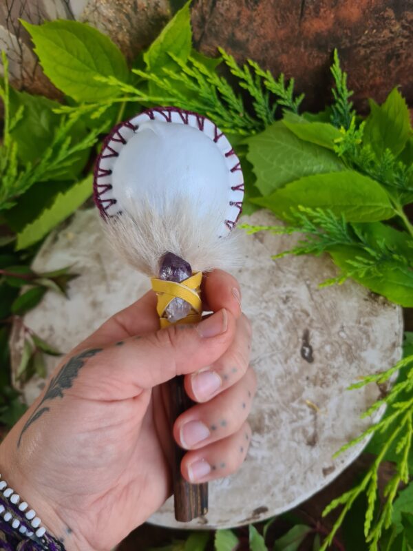 Shamanic Ayahuasca handle rattle with Amethyst crystal - Image 3